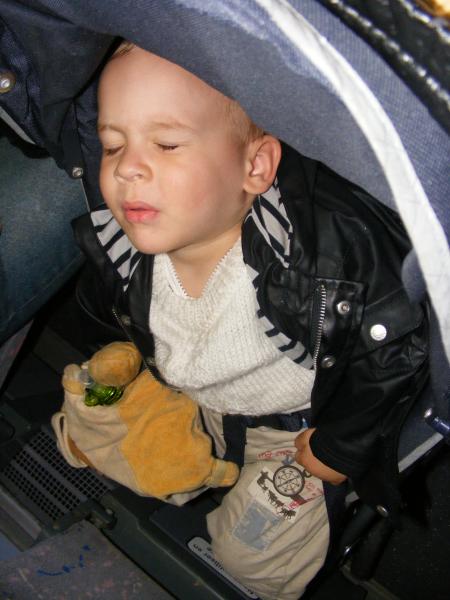 un ptit dodo dans la poussette