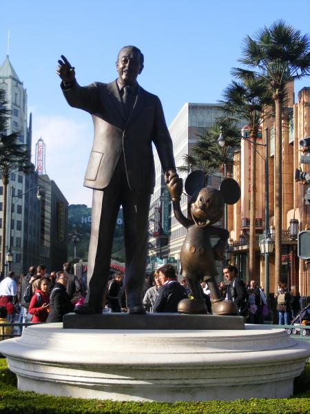 mickey et son dessinateur tr�s jolie statue